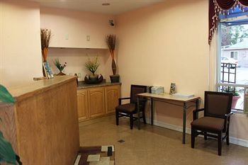 HARBORVIEW INN AND SUITES HOTEL