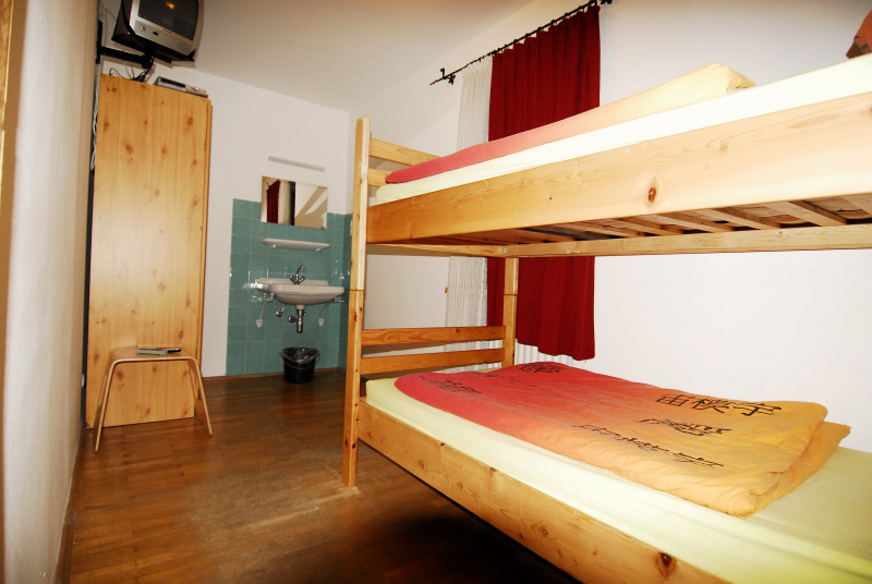 SNOWBUNNYS BACKPACKERS HOSTEL