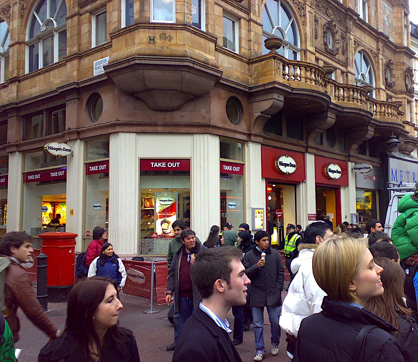 Hagen Dazs Leicester Square - Ice Cream- Smooth Cocktails - Social Newtworking - Hostels247.com Blog -