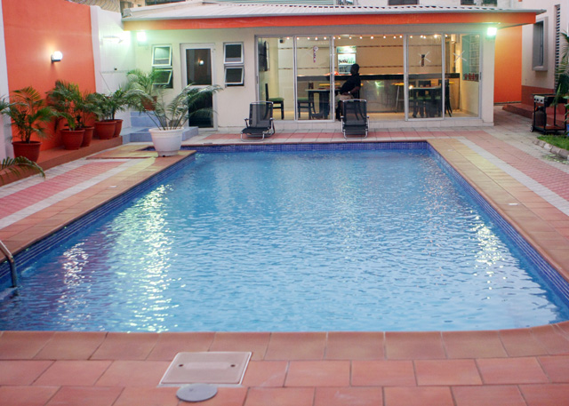 Yellow Tulip Courtyard Apartment and Suites